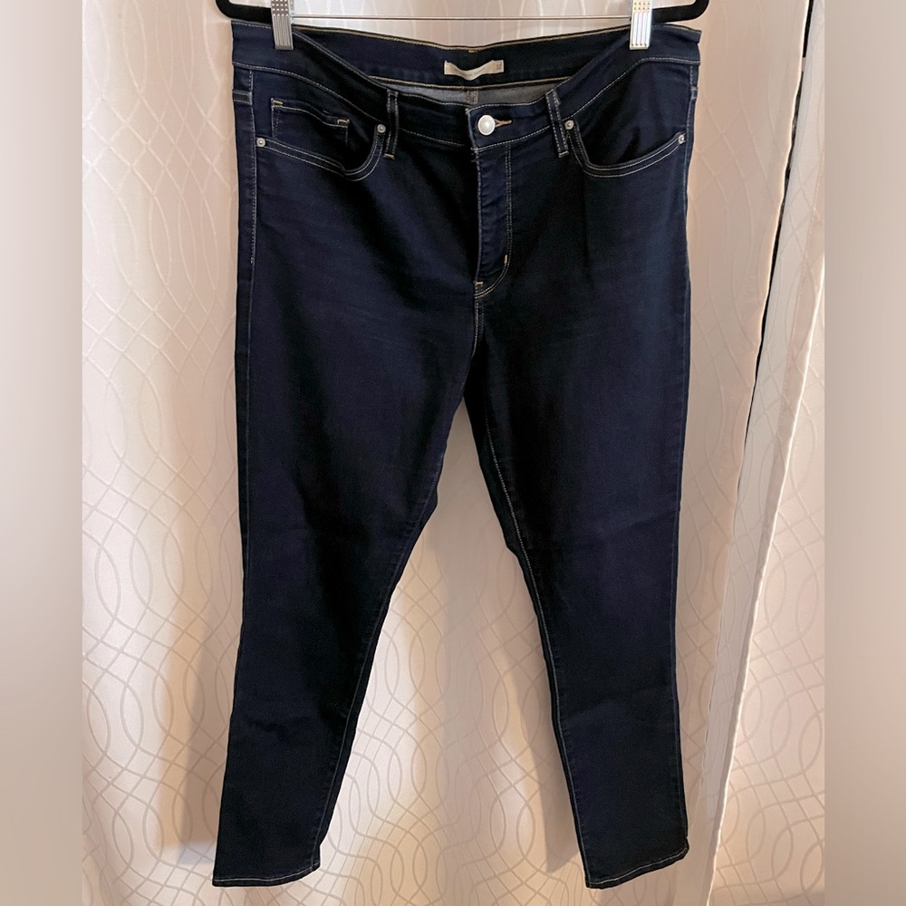 Levi’s 311 shaping skinny jeans SZ 32